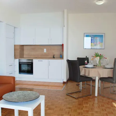 Majestic Apartment *